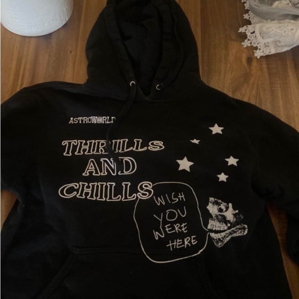 Selling a chills and thrills hoodie please acknowledge the flaw!